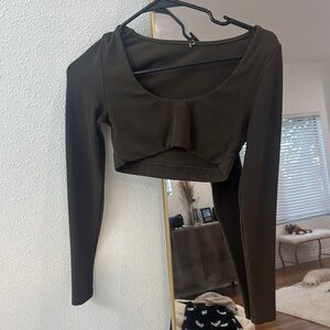 ALO Yoga Black and Gray Long Sleeve Crop Blouse